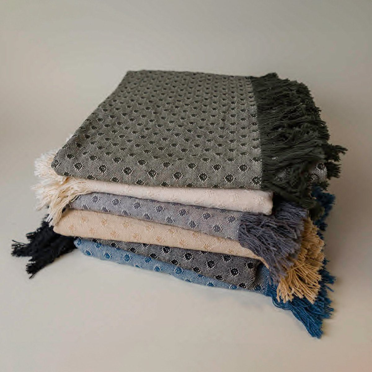 Pin Point Woven Throw